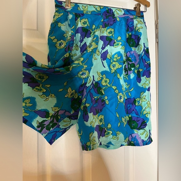 STUDIO JPR VINTAGE NWT DEAD STOCK SILK SHORT SET IN BLUE FLORAL PRINT- Small - Picture 2 of 6